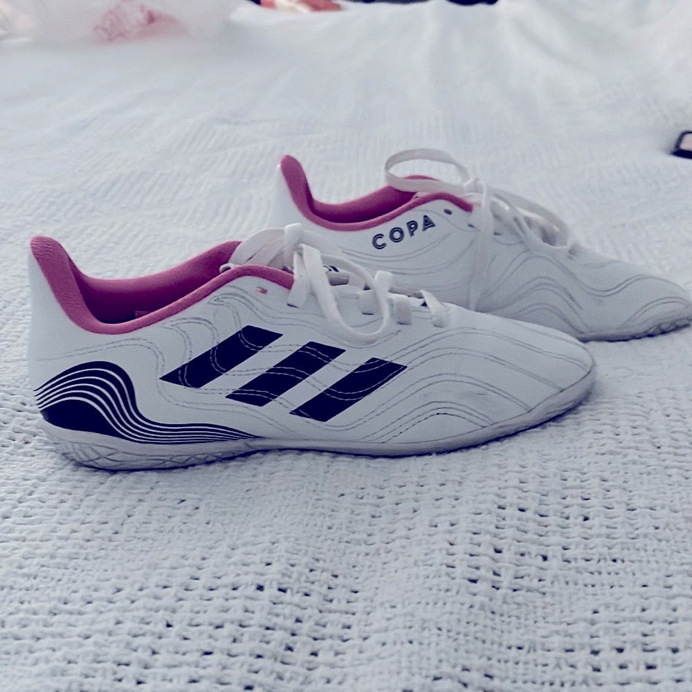 Adidas tennis shoes girls sz 5